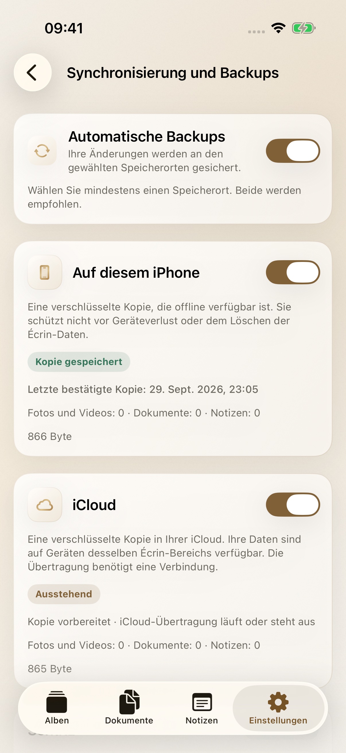 Écrins Backup-Ansicht im Gold-Design mit Beispieldaten