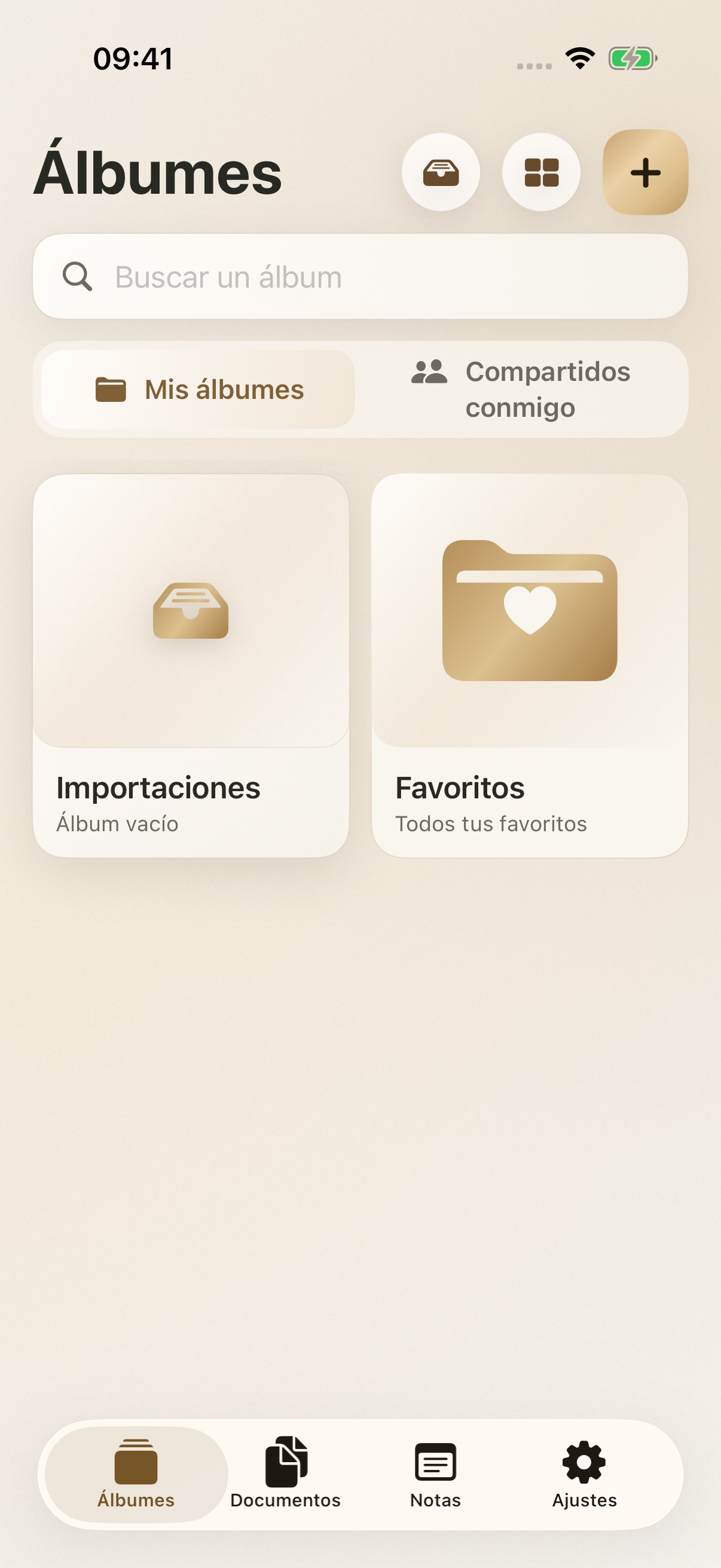 Pantalla Álbumes de Écrin con el tema Oro y datos de demostración