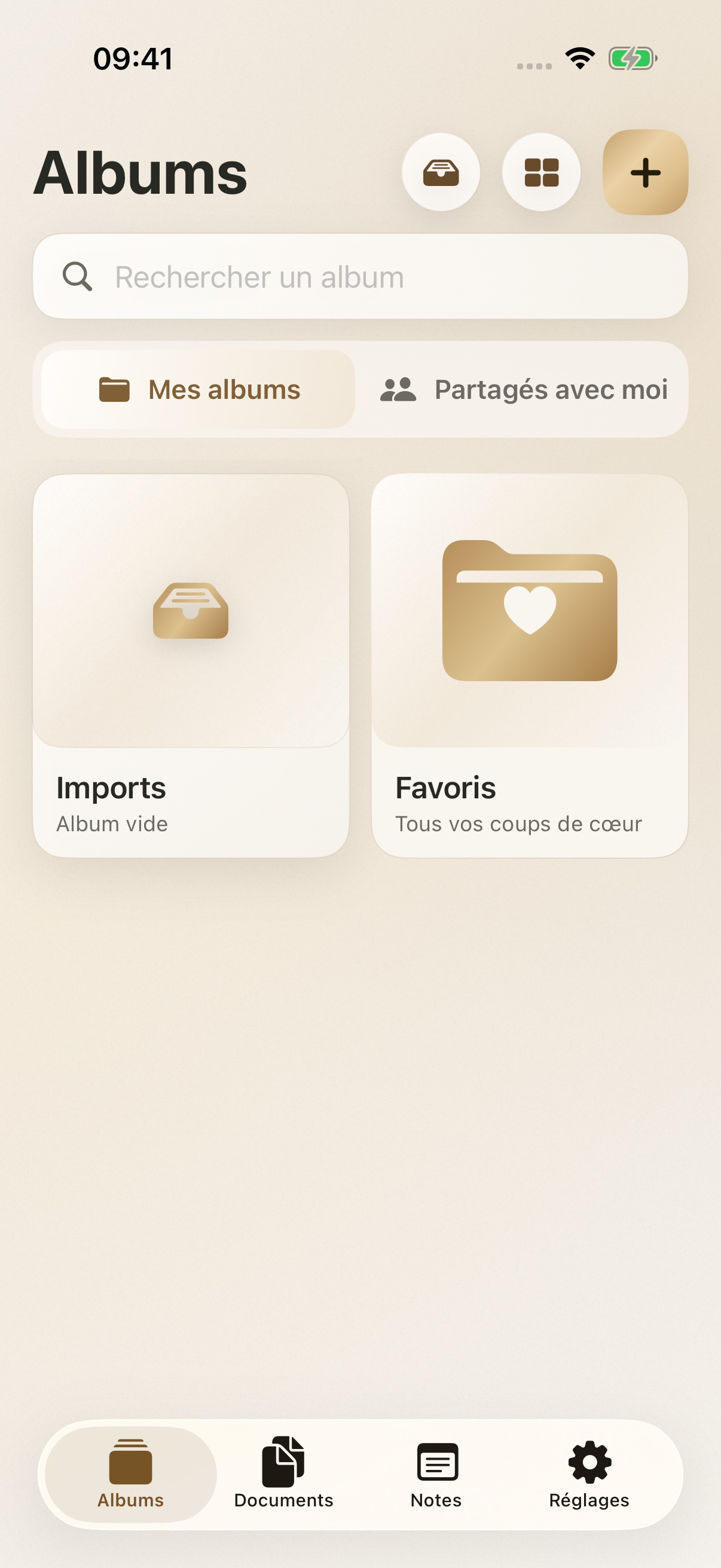 Écran Albums d’Écrin avec le thème Or et des données de démonstration
